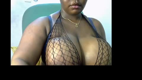 Snapshot of ebony_plumx12 chatting on 05/14/26, 07:53 Prisy online show from 05/14/26, 07:53