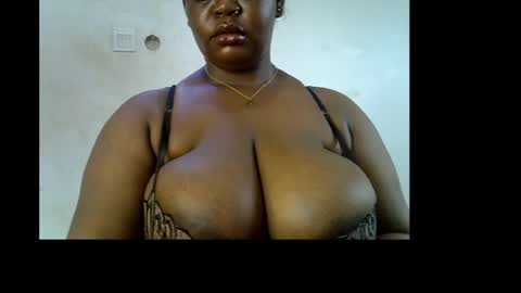 Snapshot of ebony_plumx12 chatting on 05/16/26, 08:33 Prisy online show from 05/16/26, 08:33