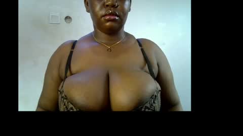 Snapshot of ebony_plumx12 chatting on 05/16/26, 10:36 Prisy online show from 05/16/26, 10:36