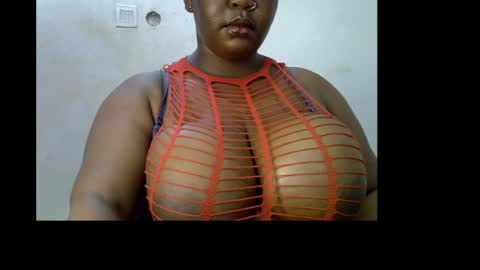 Snapshot of ebony_plumx12 chatting on 05/19/26, 06:47 Prisy online show from 05/19/26, 06:47