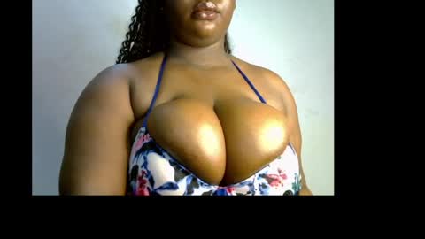 Snapshot of ebony_plumx12 chatting on 05/28/26, 05:43 Prisy online show from 05/28/26, 05:43