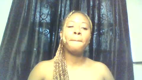 Snapshot of ebony_queenx chatting on 06/29/26, 09:26 Queen online show from 06/29/26, 09:26