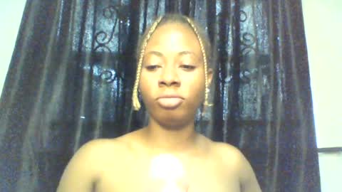 Snapshot of ebony_queenx chatting on 06/29/26, 10:15 Queen online show from 06/29/26, 10:15