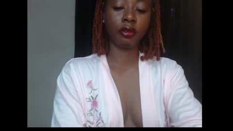 Snapshot of ebony_queenx chatting on 07/10/26, 03:36 Queen online show from 07/10/26, 03:36