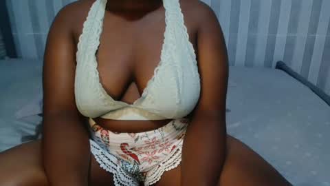 Snapshot of ebony_sabrina chatting on 03/03/25, 06:33 Sabrina online show from 03/03/25, 06:33