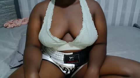 Snapshot of ebony_sabrina chatting on 09/27/25, 07:52 Sabrina online show from 09/27/25, 07:52