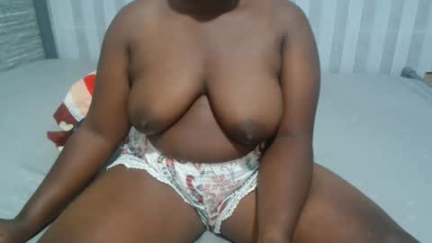 Snapshot of ebony_sabrina chatting on 11/28/25, 08:44 Sabrina online show from 11/28/25, 08:44