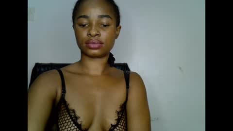 Snapshot of ebony_slimgirl0 chatting on 06/13/26, 06:11 Lilly online show from 06/13/26, 06:11