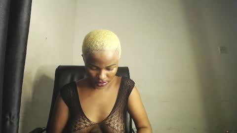 Snapshot of ebony_slimgirl0 chatting on 06/17/26, 10:10 Lilly online show from 06/17/26, 10:10
