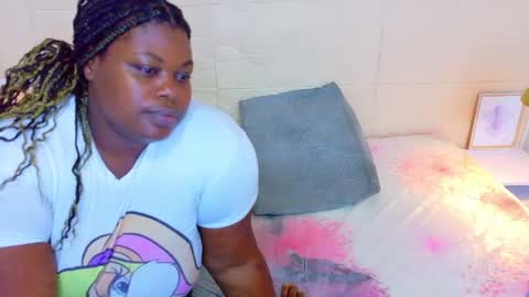 Snapshot of ebony_sugar_mommy chatting on 06/17/26, 01:41 MILENA online show from 06/17/26, 01:41