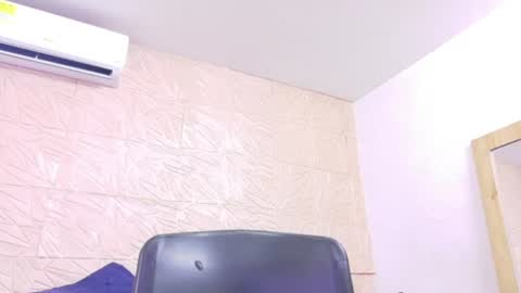 Snapshot of ebony_sugar_mommy chatting on 07/05/26, 04:36 MILENA online show from 07/05/26, 04:36