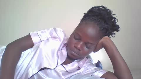 Snapshot of ebony_tasha chatting on 05/16/26, 05:15 tasha online show from 05/16/26, 05:15