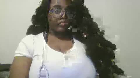 Snapshot of ebonybigtitqueen3 chatting on 11/05/25, 02:00 ebonybigtitqueen3 online show from 11/05/25, 02:00