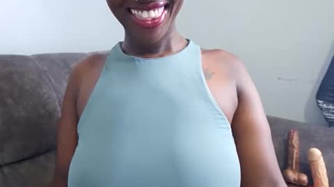 Ebony Melanie online show from 12/14/25, 11:04