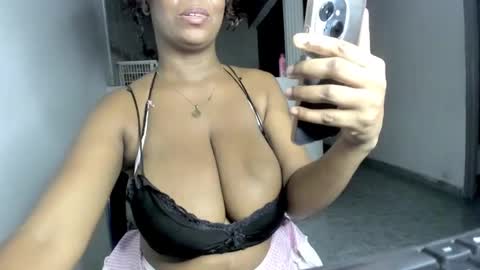 Snapshot of ebonycarolinatitix chatting on 03/03/25, 12:48 online show from 03/03/25, 12:48