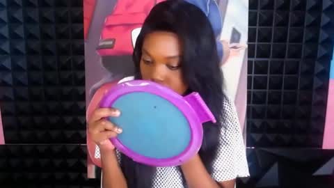 Snapshot of ebonydivaxx chatting on 02/02/25, 05:37 kimberley online show from 02/02/25, 05:37