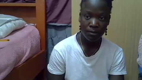 Snapshot of ebonydora chatting on 12/14/25, 03:06 ebonydora online show from 12/14/25, 03:06