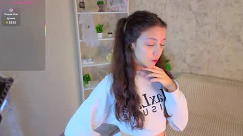 Snapshot of ebonyleibenstein chatting on 11/11/25, 03:39 Milly online show from 11/11/25, 03:39