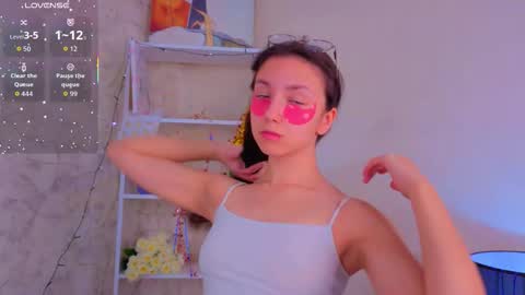 Snapshot of ebonyleibenstein chatting on 12/14/25, 03:12 Milly online show from 12/14/25, 03:12