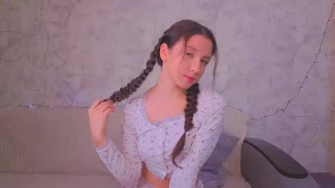 Snapshot of ebonyleibenstein chatting on 12/18/25, 03:45 Milly online show from 12/18/25, 03:45