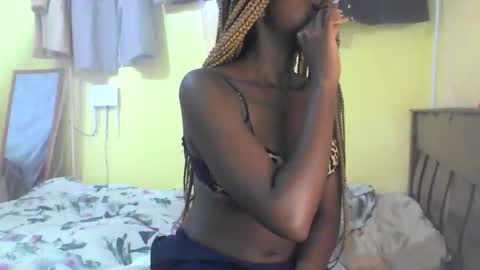 Ebonymuse2 online show from 04/10/26, 08:08