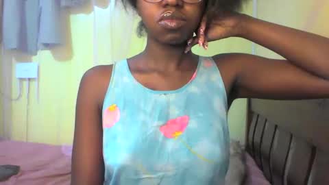Ebonymuse2 online show from 05/18/26, 06:19