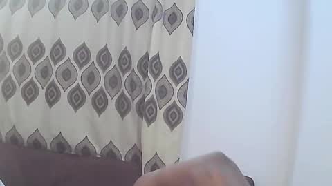 queen online show from 10/08/25, 08:17