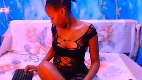 Snapshot of ebonypretty4u chatting on 10/13/25, 05:13 ebonypretty4u online show from 10/13/25, 05:13