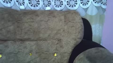 pretty online show from 04/15/26, 09:04