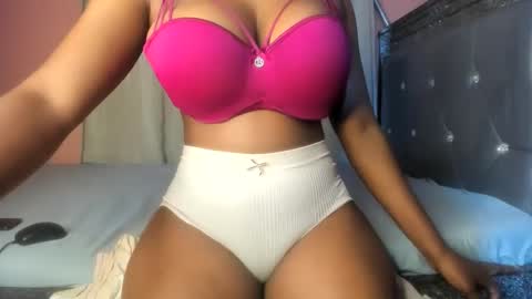 ebonysmiles00 online show from 05/10/26, 11:04