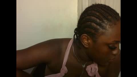 Snapshot of ebonyvd chatting on 12/20/25, 06:48 ebonyvd online show from 12/20/25, 06:48