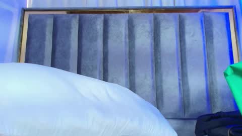 Snapshot of eda_bonne chatting on 11/20/25, 01:22 Edda online show from 11/20/25, 01:22