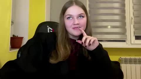 Snapshot of edahucks chatting on 02/20/26, 02:28 Mia online show from 02/20/26, 02:28