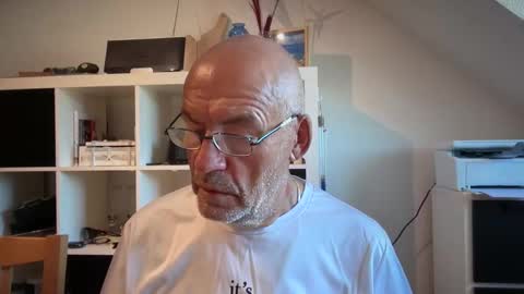 Snapshot of eddelmar chatting on 05/23/26, 02:10 eddelmar online show from 05/23/26, 02:10