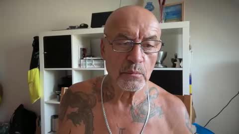 Snapshot of eddelmar chatting on 05/24/26, 02:44 eddelmar online show from 05/24/26, 02:44