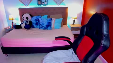 Snapshot of edelaine_rogers chatting on 10/07/25, 12:24 ede online show from 10/07/25, 12:24