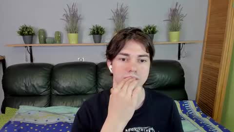 Snapshot of edgar_ray chatting on 12/15/25, 12:37 Edgar online show from 12/15/25, 12:37