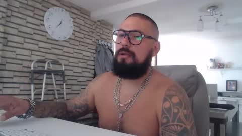 Snapshot of edgarram83 chatting on 10/25/25, 06:35 edgarram83 online show from 10/25/25, 06:35