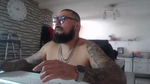 edgarram83 online show from 11/11/25, 05:46