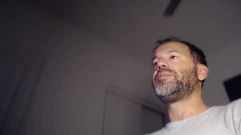 Snapshot of edge_masters chatting on 12/16/25, 12:59 EdgeM online show from 12/16/25, 12:59