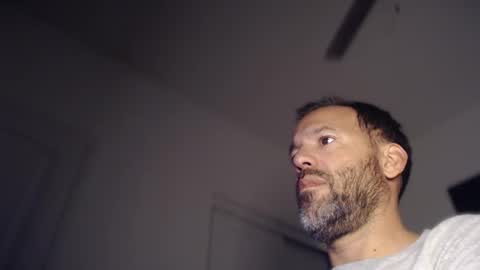 Snapshot of edge_masters chatting on 12/17/25, 01:00 EdgeM online show from 12/17/25, 01:00