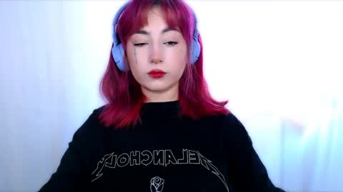 Snapshot of ediefris chatting on 04/25/26, 09:01 fickle demon made of clumps of matter online show from 04/25/26, 09:01