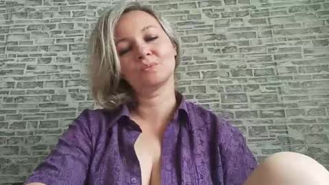 edithmanning online show from 09/26/25, 06:06
