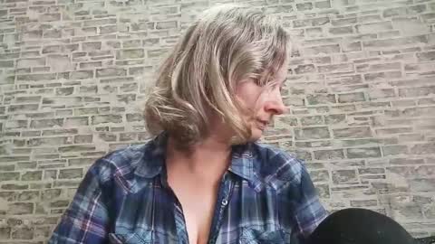 edithmanning online show from 10/25/25, 07:16