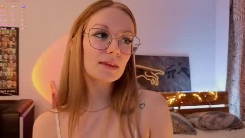 Snapshot of edlin_gail chatting on 10/24/25, 02:35 Edlin Gali online show from 10/24/25, 02:35