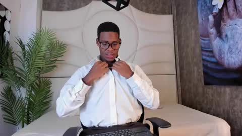 Snapshot of edmundfalker_ chatting on 10/14/25, 12:28 Edmund Falker online show from 10/14/25, 12:28