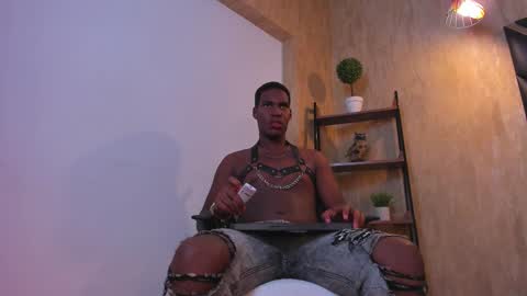 Snapshot of edmundfalker_ chatting on 10/17/25, 04:04 Edmund Falker online show from 10/17/25, 04:04