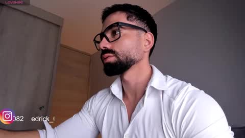 Snapshot of edrick_walton chatting on 02/23/25, 11:33 edrick online show from 02/23/25, 11:33