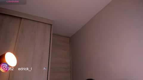 Snapshot of edrick_walton chatting on 02/25/25, 02:22 edrick online show from 02/25/25, 02:22