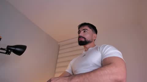 Snapshot of edrick_walton chatting on 09/27/25, 12:32 edrick online show from 09/27/25, 12:32